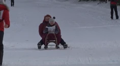 Veľkí i malí si užili takmer tri kilometre rýchlej jazdy na sánkach