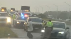 Hrdinský čin policajta: Odsunul muža a nechal sa zraziť namiesto neho