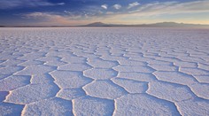 Desaťročia fascinujú turistov aj filmárov. Vedci zistili, ako vzniká „prírodné puzzle“ na soľných pláňach