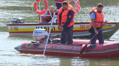 Po Júliusovi (57) zatiaľ niet stopy. Pri prehľadávaní jazera nič nenašli