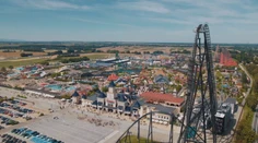Veľké zábavné parky sa Slovensku zatiaľ vyhýbajú. Tie najväčšie u našich susedov sú iba kúsok za hranicami
