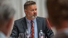 Tréner, funkcionár a neúspešný kandidát na poslanca. Dedeček si podával ruky aj s vplyvnými politikmi