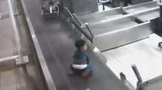 VIDEO: Chlapec (3) ušiel rodičom a na páse zmizol v útrobách letiska
