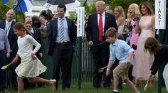 Ešteže má Melanie. Trump zabudol na jednu dôležitú vec