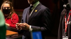 David Beckham poriadne zostarol: Šedé vlasy a vrásky po čele!