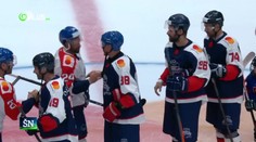 Vypredaný štadión v Bratislave si vychutnal exhibíciu hokejových legiend. V pláne je aj odveta