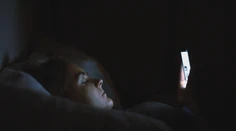 Súd uznal spojitosť medzi nádorom mozgu a mobilom. Slovenskí vedci sú opatrnejší