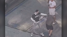 VIDEO: Kandidát na poslanca za OĽaNO udrel počas mítingu päsťou muža. Ospravedlnil sa a požiadal o stiahnutie z kandidátky