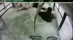 Minúty hrôzy: V Turecku sa zrútil autobus do priehrady, cestujúcich zaliala voda