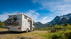 Karavaning zažíva boom. Ak plánujete prvé dobrodružstvo s ubytovaním na štyroch kolesách, tu je zopár rád