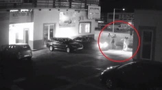 Upozornil na slušné správanie. Skončilo to hromadnou bitkou, pri ktorej praskali kosti