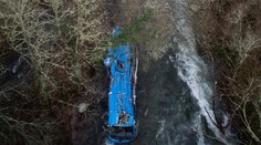 Počet obetí nehody španielskeho autobusu, ktorý sa na Štedrý deň zrútil z mosta, stúpol na sedem