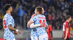 FOTO+VIDEO: Derby v znamení retro rozhodol pokutový kop. Lídrom opäť Slovan