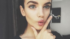 Priateľka syna Davida Beckhama vyzerá ako bábika. Je prekrásna!