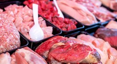 Obľubujete červené mäso a klobásy? Prekročenie tohto množstva môže privodiť rakovinu