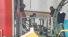 Zranený Denis je už na Slovensku. Z Číny ho priviezol vládny špeciál