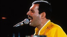 Skvelá správa pre fanúšikov Queenu. Opäť budú počuť spievať Freddieho Mercuryho