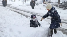 Snehové búrky a mráz sužujú aj juh Európy. V Británii je iný svet