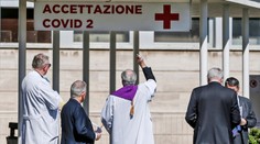 Taliansko hlási ďalších 349 obetí koronavírusu, Španielsko uzatvára pozemné hranice