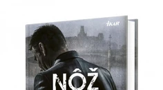 Po jednej prepitej noci sa prebudí s rukami od krvi a oknom ako svet