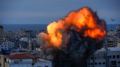 Boje pokračujú. Izraelčania posielajú posily k pásmu Gazy