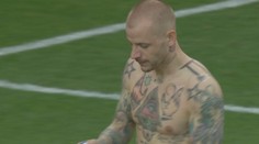 VIDEO: Najskôr rozhodol, potom spustil roztržku. Weiss po červenej karte ukázal provokatívne gesto