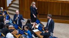 Obrátenie sa na ústavný súd, výzva na vetovanie. Tu sú reakcie opozície na zrušenie RTVS