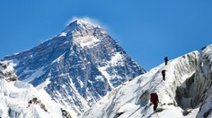 Pri výstupe na Mount Everest prišli o život dvaja horolezci