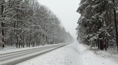 Pocit chladu znásobí prudký vietor. Bude aj snežiť