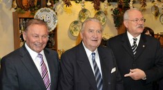 Bývalí prezidenti a Gašparovič nepriamo podporili Fica