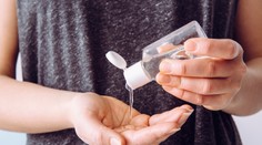 Češka sa bála koronavírusu, do kávy si naliala dezinfekciu a vypila ju