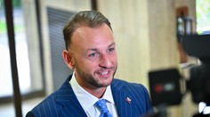 Šutaj Eštok chce vlaky zadarmo pre policajtov. Ušetria a dohliadnu na bezpečnosť, tvrdí