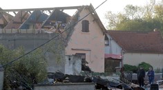 FOTO: Francúzskom sa prehnalo minitornádo. Exrémne silný vietor poškodil množstvo domov