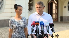 Fico dnes s manželkou strávil niekoľko hodín na polícii, žiada prísny trest pre Matoviča