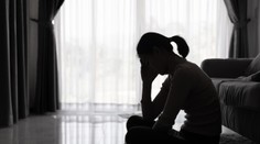 Trpí obsedantno-kompulzívnou poruchou: Prosila som rodičov, aby ma zamkli v izbe. Bála som sa, že im ublížim (príbeh)