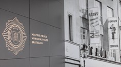 Bratislavskí policajti zasahovali na Obchodnej pri viacerých bitkách. Jeden mladík skončil v bezvedomí