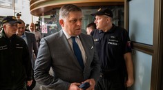 Namiesto právne sa Fico bráni útokmi na svojich oponentov. Jeho každodenné ponosy sú bez odozvy