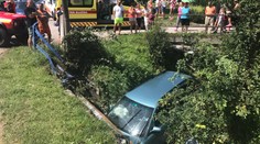 Pred kúpou testovali auto, skončili v potoku