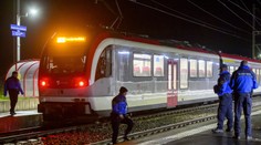 Rukojemnícka dráma vo Švajčiarsku zrejme nesúvisí s terorizmom. Muža, ktorý zadržiaval vo vlaku cestujúcich, zastrelili