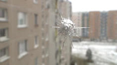 Za bieleho dňa im niekto strelil do okna. Políciu to ani veľmi nezaujímalo
