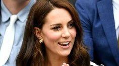 Kate Middleton výrazne ostrihali vlasy. Vyzerá výborne