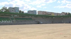 Čas sa kráti, budú robiť aj v nedeľu. Na dokončenie prešovského štadióna majú už len polrok