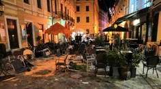 V centre Bratislavy sa strhla hromadná bitka futbalových fanúšikov, zdemolovali pol ulice