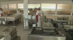 Rodičov detí, ktoré nemôžu jesť v škole, zaskočilo platenie za zohrievanie obedov