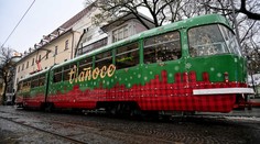 Špeciálna vianočná električka v hlavnom meste. Odviezť sa v nej môžete zadarmo