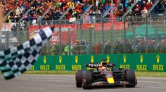 V Imole triumfoval Verstappen, Red Bull má double