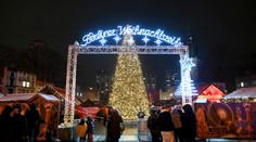 Poplach na vianočných trhoch v Berlíne. Dva stánky zachvátil požiar, ľudí evakuovali