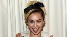 Miley Cyrus opäť vystrkuje pazúry. Toto tetovanie si mohla odpustiť