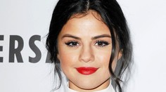 Sexy Selena Gomez by mala nosiť už len takéto hlboké výstrihy