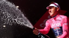 Giro: Evenepoel vyhral jednu z najtesnejších časoviek tohto tisícročia a opäť celkovo vedie